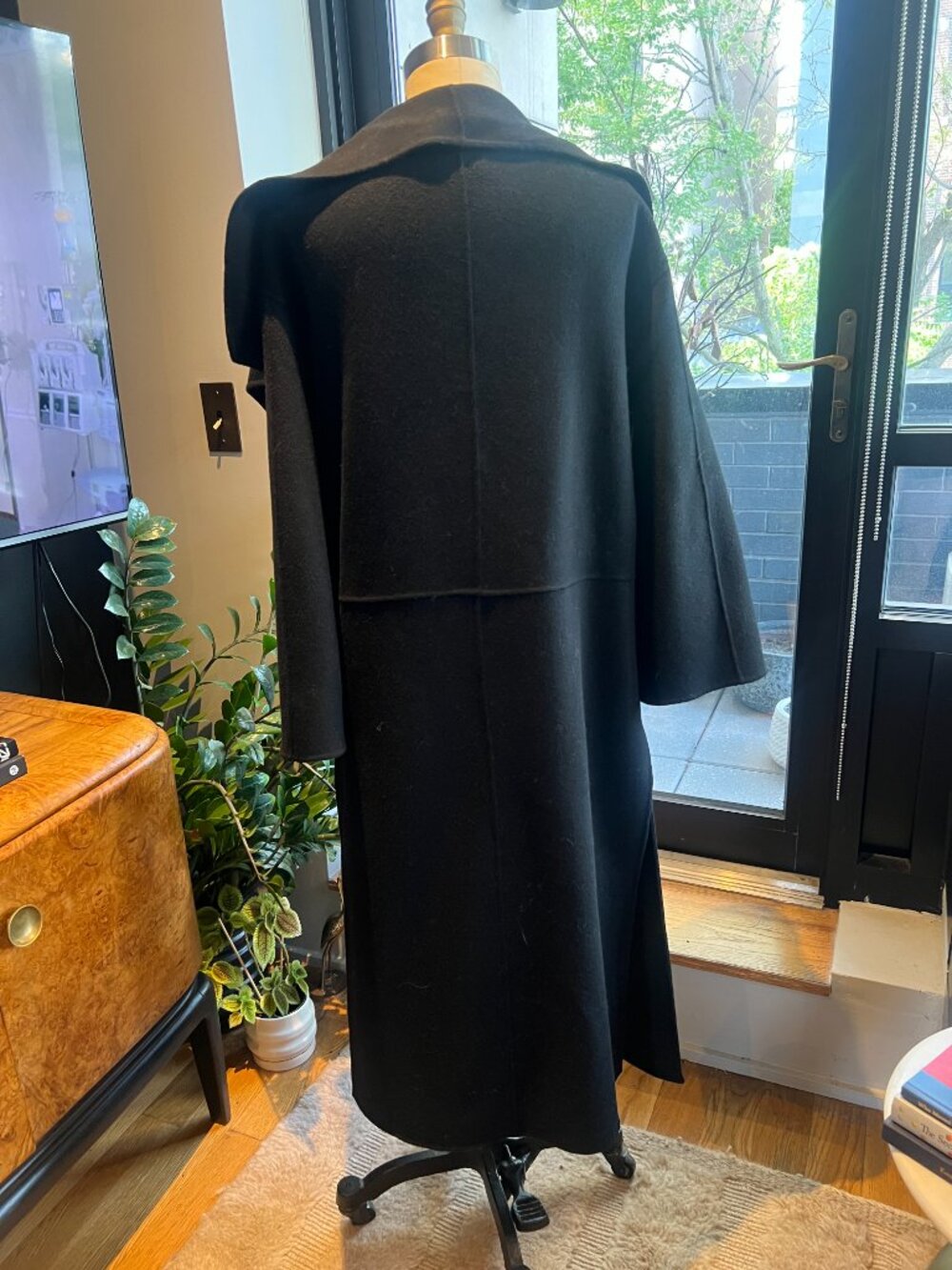 TOTEME Signature Wool Cashmere Coat Black | Classic Oversized Coat - Picture 3 of 10